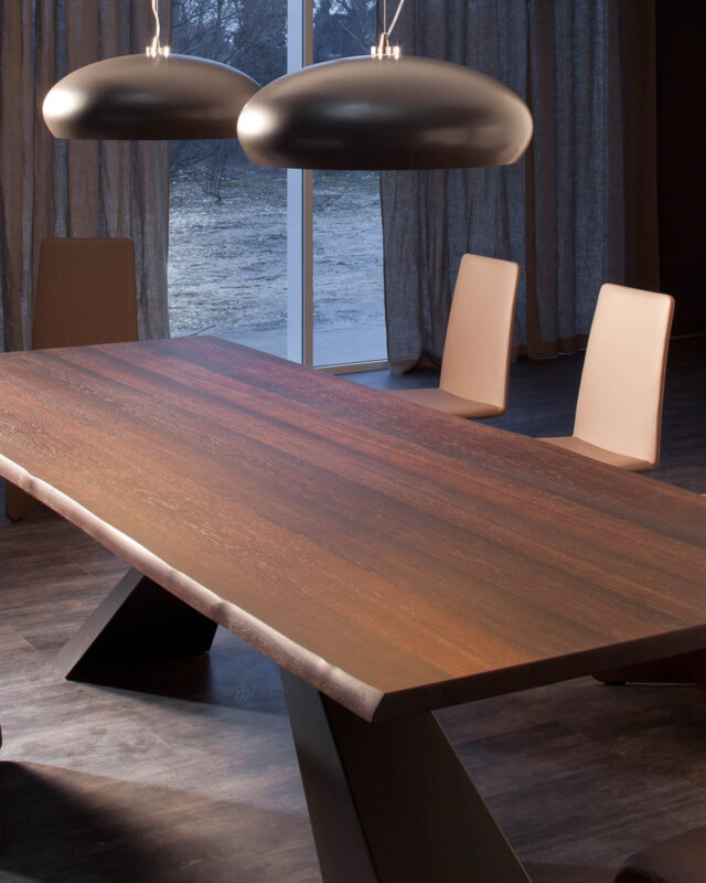 Mesa Eliot Wood de Cattelan Italia con base de acero cruzada y sobre de madera natural