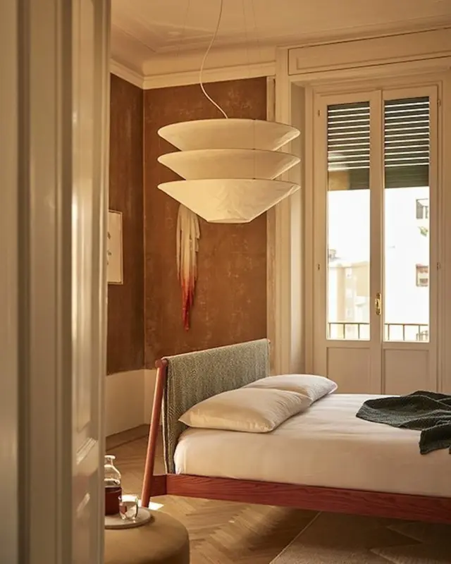Cama Jack-e de Bolzan tapizada con materiales sostenibles, madera y tejidos de calidad, diseño Zanellato / Bortotto.