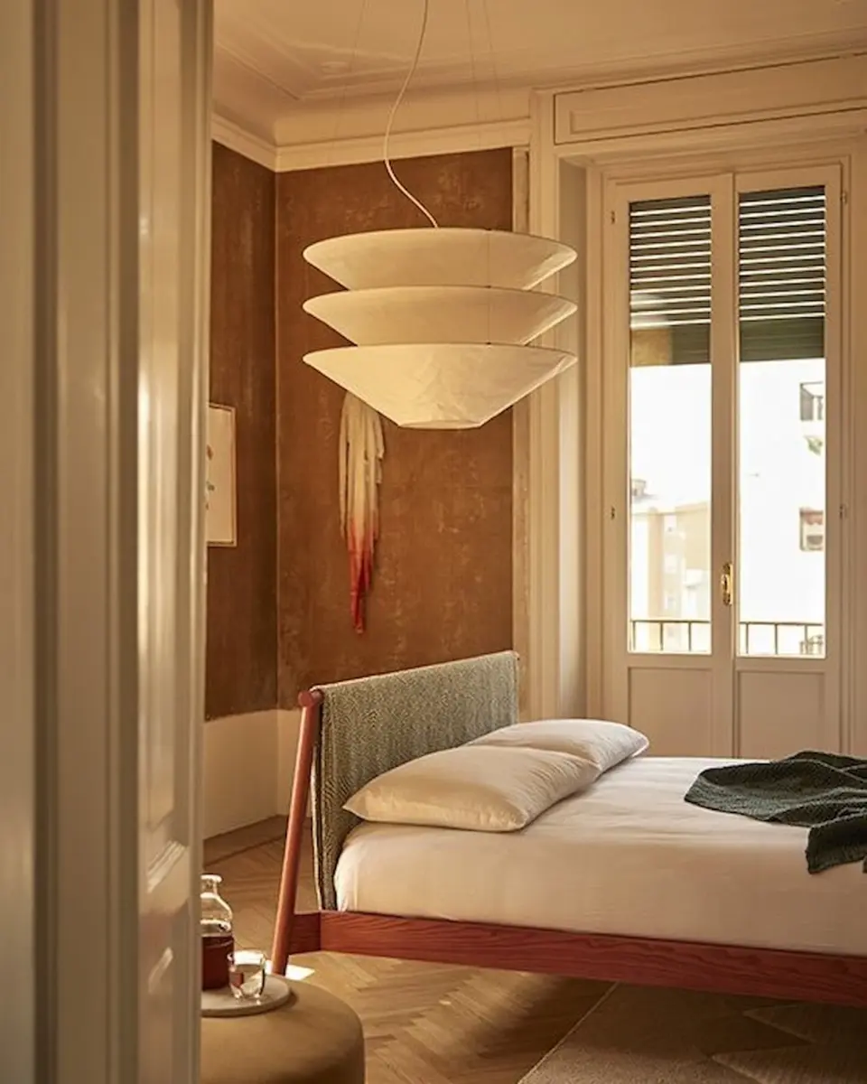 Cama Jack-e de Bolzan tapizada con materiales sostenibles, madera y tejidos de calidad, diseño Zanellato / Bortotto.