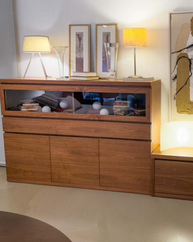 Composición Area de Ciurans en nogal 328x46x123h cm