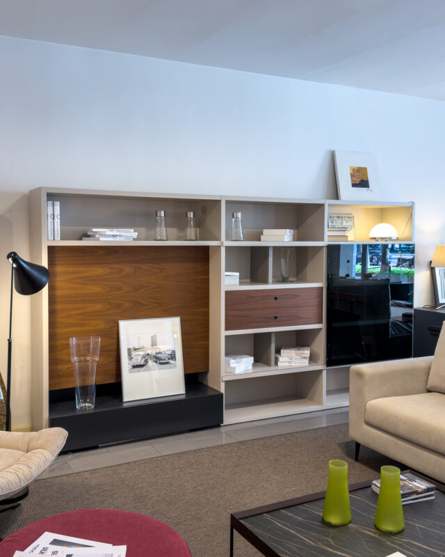 Estantería IOS de Loyra en acabado Arena, Nogal y Antracita, diseño moderno y funcional.