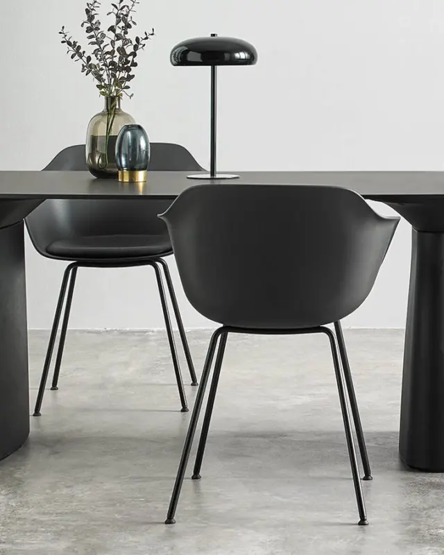 Sillón TAIA de Inclass con asiento envolvente y base personalizable