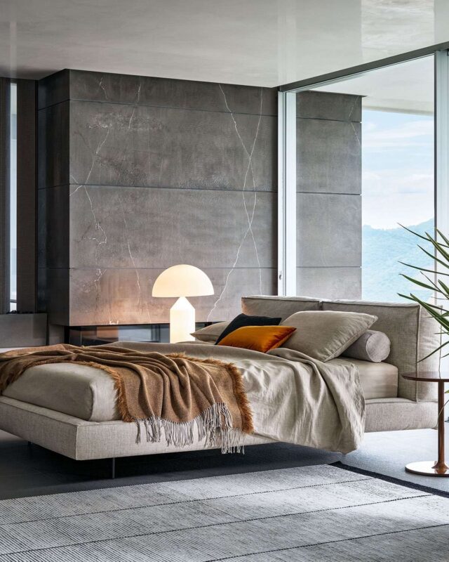 Cama Academy Piuma de Twils, diseño mullido con relleno de pluma y cabecero suave