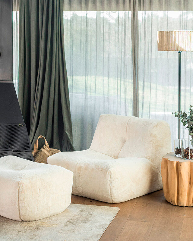 Butaca Cozy de Atemporal con diseño envolvente y estilo contemporáneo.