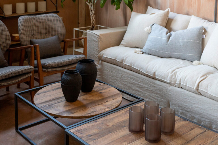 Ariadne Artiles imagen de la campaña para 2021 de los Sofás Atemporal